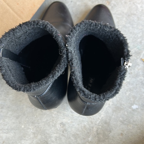 Ankle length black boot - Picture 3 of 3